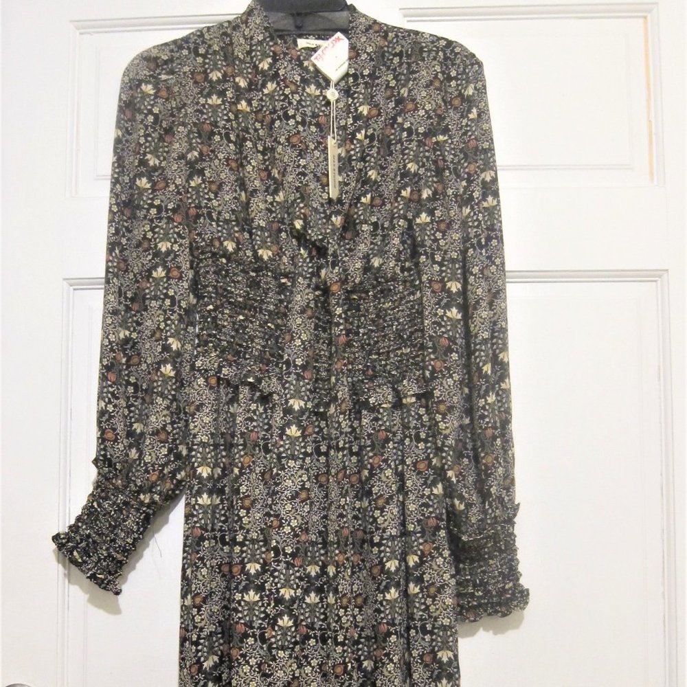 MAX STUDIO   LONG SLEEVED FLOWING MAXI DRESS  (XS/S)